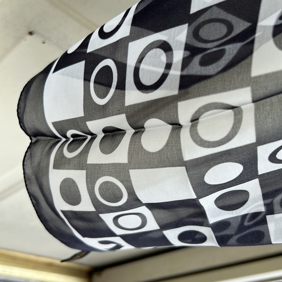 NWOT Italian silk scarf MODERN - Picture 6 of 7